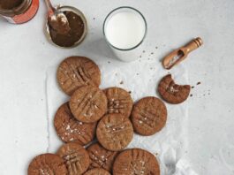 Vegan Almond Gingerbread Cookies